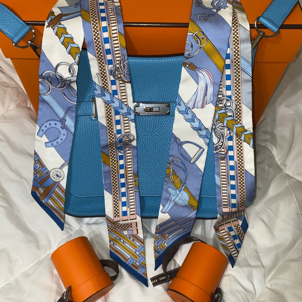1 NWT HERMÈS Brides et Gris-Gris Twilly Bleu Jean / Blanc / Miel